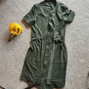 Banana republic size 6 green suede gold button dress